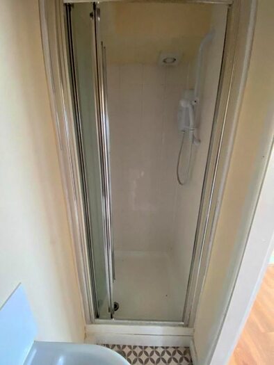 Studio To Rent In New Birmingham Road, Oldbury, West Midlands B69