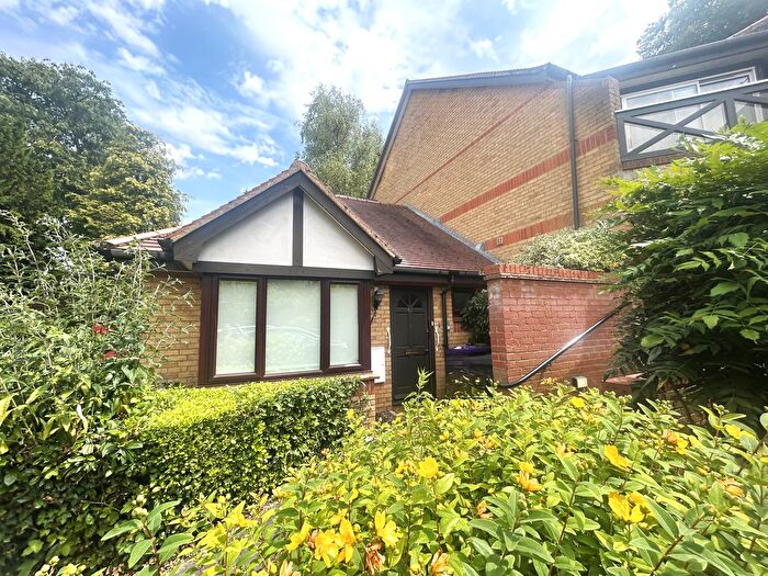 1 Bedroom Bungalow To Rent In Harrison Close, Hitchin, SG4