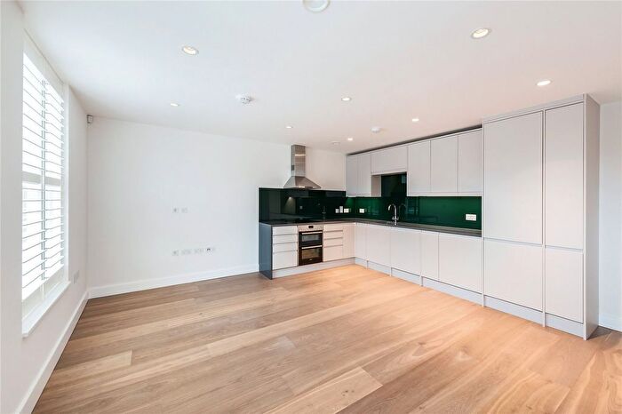 2 Bedroom Flat To Rent In Chiswick High Road, London, W4