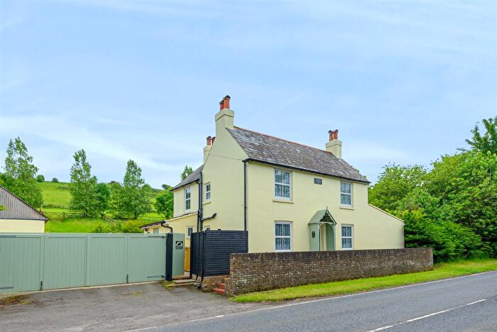 3 Bedroom Equestrian Facility For Sale In Hawkinge, Kent, CT18