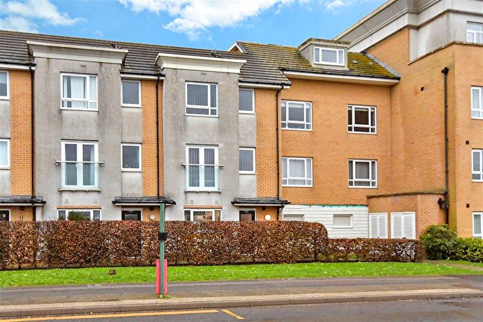 3 Bedroom Town House For Sale In Manston Road, Ramsgate, Kent, CT12