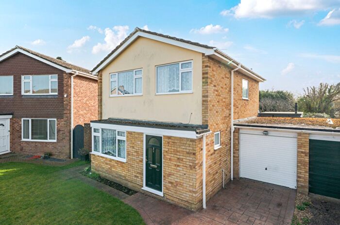 3 Bedroom Detached House For Sale In Woodrow Drive, Wokingham, Berkshire, RG40