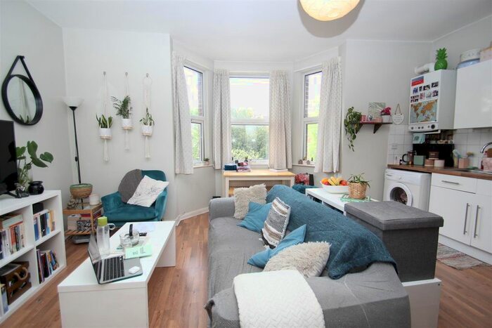 1 Bedroom Flat To Rent In Monck's Row, West Hill Road, London, SW18