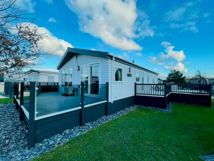 3 Bedroom Park Home For Sale In Willerby Clearwater, Conwy, LL32