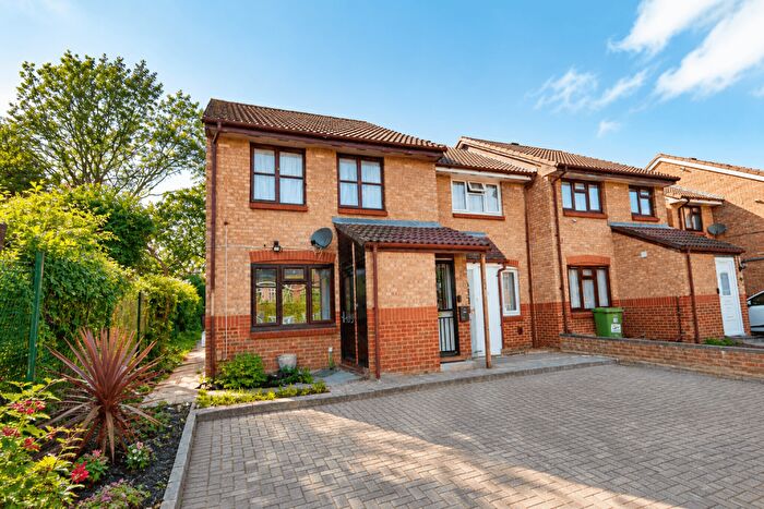 2 Bedroom Maisonette For Sale In Sudbury Avenue, Wembley, Middlesex, HA0