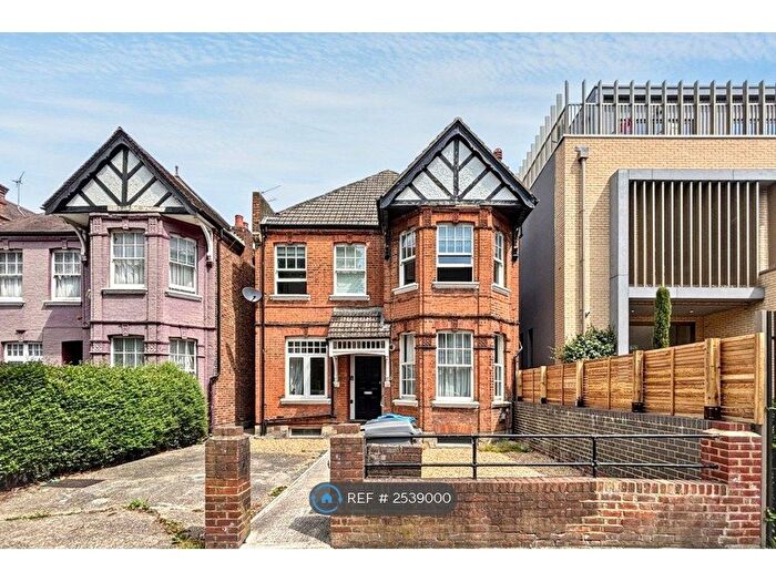 2 Bedroom Flat To Rent In Brondesbury Park, London, NW2