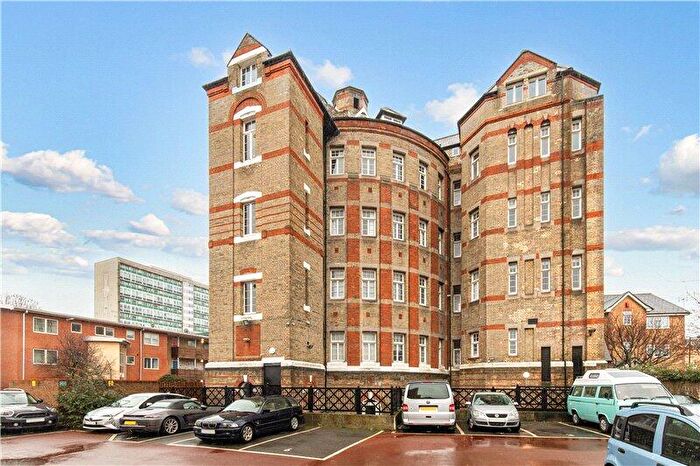 2 Bedroom Apartment For Sale In Gables Close, London, SE5