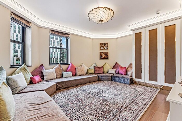 4 Bedroom Flat To Rent In Riverside Court, Nine Elms, SW8