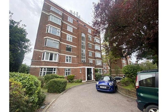 2 Bedroom Flat To Rent In Barrington Court, Colney Hatch Lane, Muswell Hill, N10