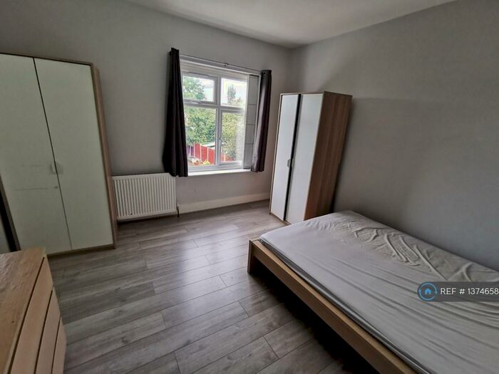 Studio To Rent In Cranbrook Road, Ilford, IG2