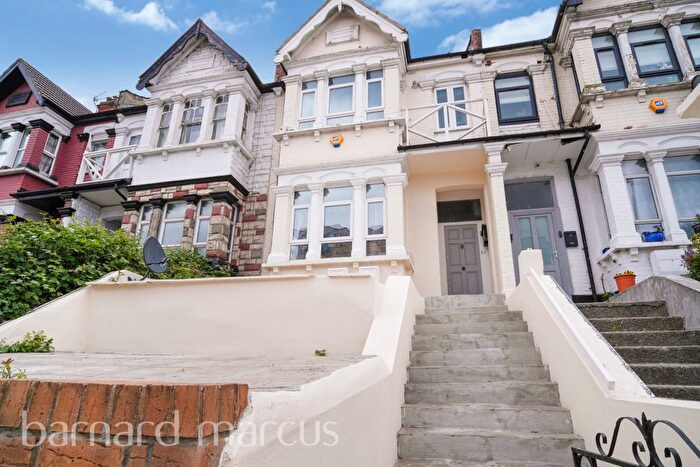 2 Bedroom Flat To Rent In The Broadway, West Hendon, London, NW9