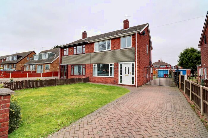 3 Bedroom Semi-Detached House To Rent In Warwick Road, Scunthorpe, North Lincolnshire, DN16