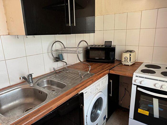 Studio To Rent In , High Road, IG3