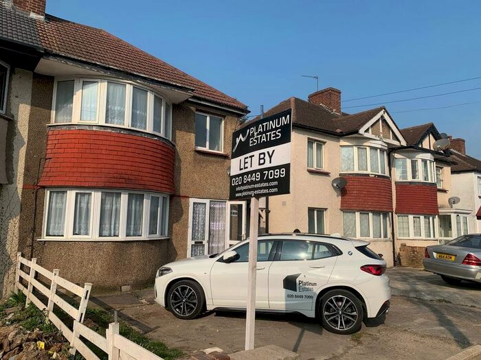 4 Bedroom Semi-Detached House To Rent In Nightingale Road, Edmonton, N9