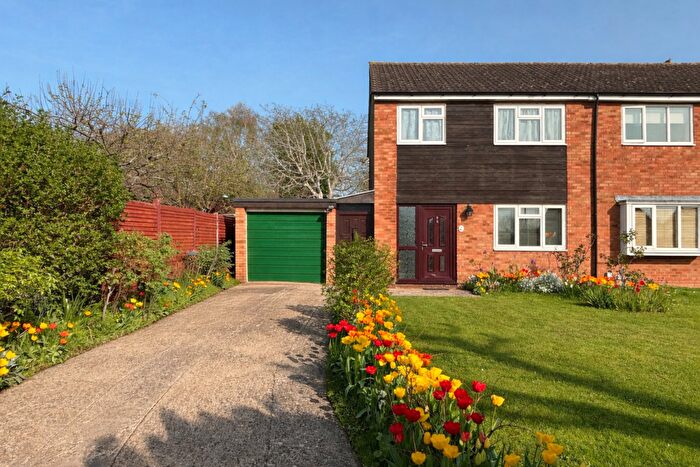 3 Bedroom Semi-Detached House For Sale In The Mixies, Stotfold, Hitchin, SG5