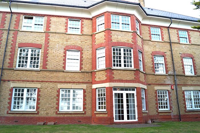 2 Bedroom Flat To Rent In Donovan Place, Winchmore Hill, N21