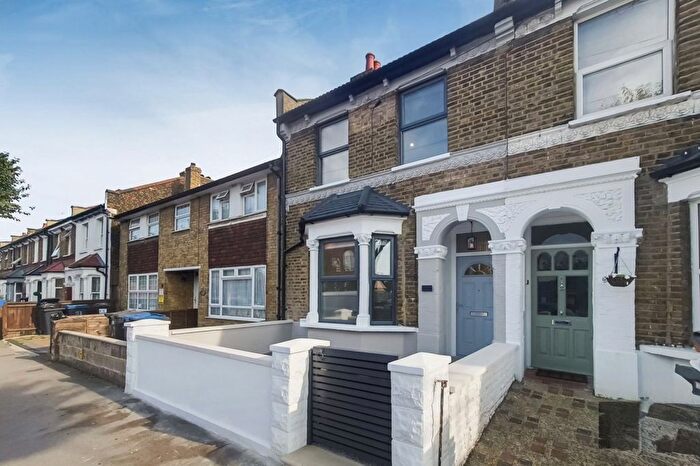 4 Bedroom Property To Rent In Oakley Road, South Norwood, SE25