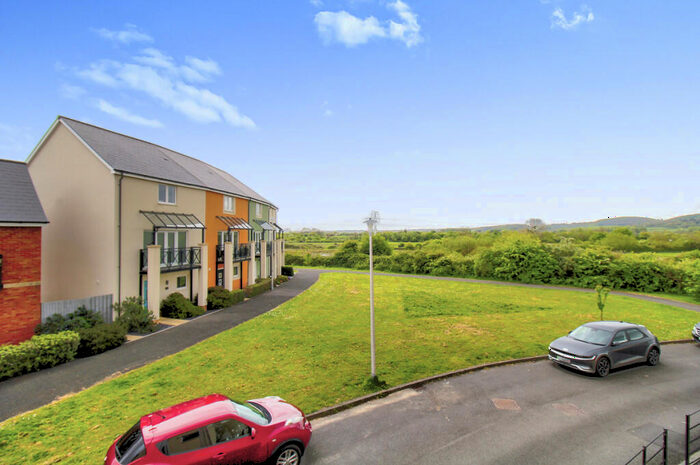 2 Bedroom Apartment For Sale In Wagtail Crescent, Bristol, BS20