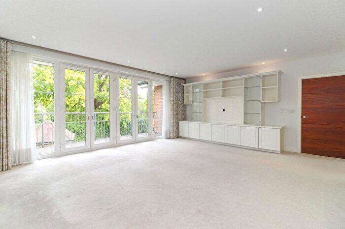 2 Bedroom Apartment For Sale In Station Road, Beaconsfield, HP9