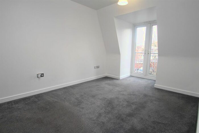 2 Bedroom Flat To Rent In Selden Hill, Hemel Hempstead, HP2