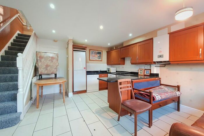 4 Bedroom Flat To Rent In Osier Crescent, Haringey, Haringey, N10