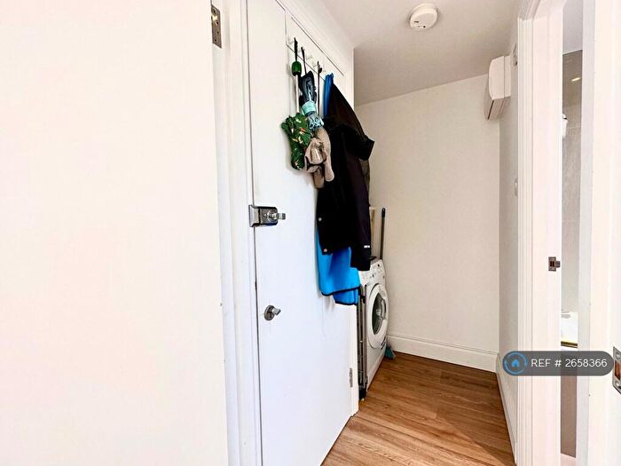 1 Bedroom Flat To Rent In The Limes Avenue, London, N11