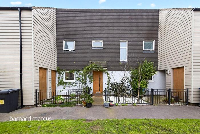 2 Bedroom End Of Terrace House For Sale In Attfield Close, London, N20