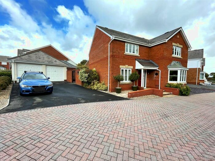 4 Bedroom Detached House For Sale In Bryn Dreinog, Capel Hendre, Ammanford, SA18