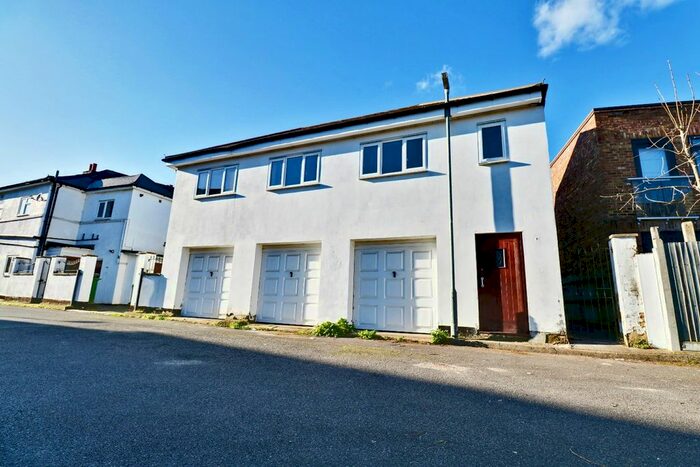 2 Bedroom Flat To Rent In Chislehurst Road, Orpington, BR6