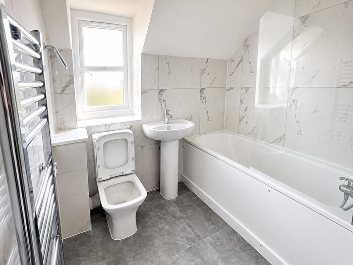 2 Bedroom Flat To Rent In Aldershot, GU12