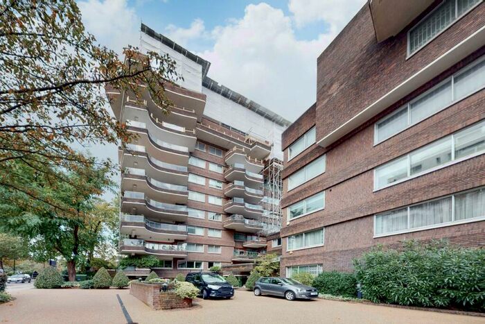 3 Bedroom Apartment To Rent In Avenue Road, St John's Wood, London, NW8