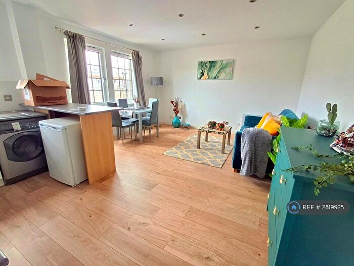 2 Bedroom Flat To Rent In George St, Aberdeen, AB25