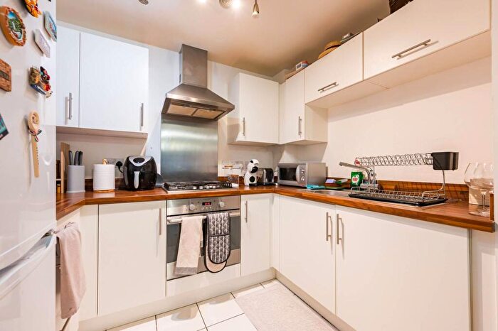 1 Bedroom Flat For Sale In Shepherd Court, , Docklands, London, E14