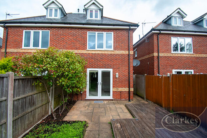 3 Bedroom Semi-Detached House For Sale In Bed Semi Detached House - Orchard Mews, BH10