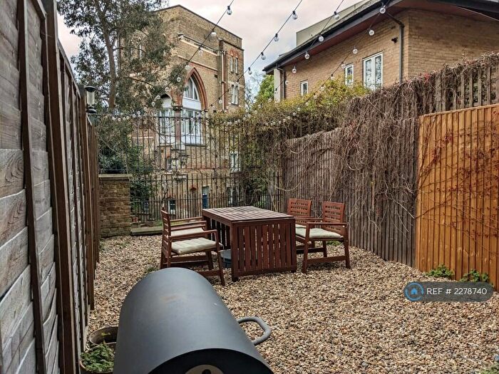 2 Bedroom Flat To Rent In Dalston Lane, London, E8