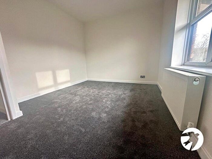 2 Bedroom Flat For Sale In Halley Gardens, Lewisham, London, SE13