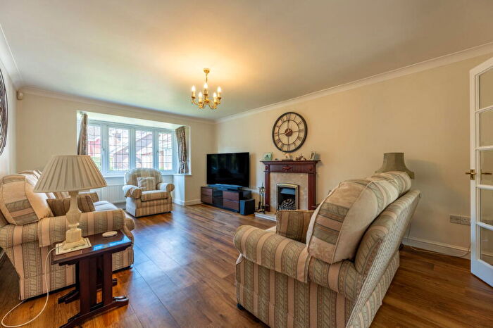 5 Bedroom Detached House For Sale In Courtenay Close, Titchfield Park, Fareham, PO15