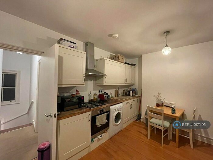 1 Bedroom Flat To Rent In Brook Drive, London, SE11