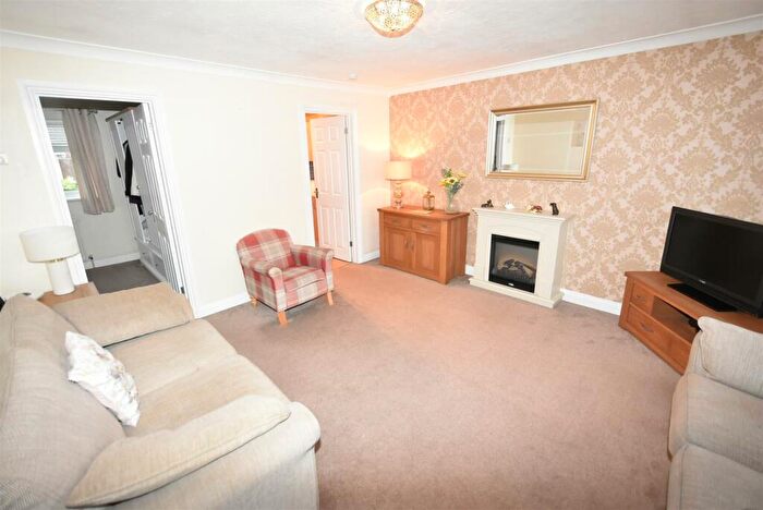 1 Bedroom Detached Bungalow For Sale In Odessa Road, Canvey Island, SS8