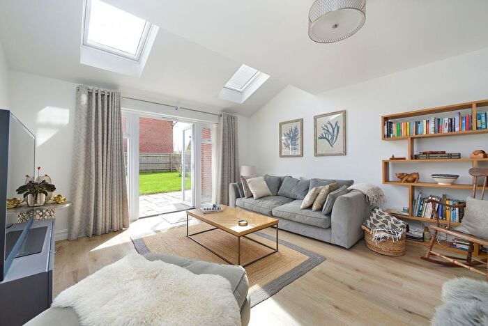 3 Bedroom End Of Terrace House For Sale In Lorimer Avenue, Cranleigh, GU6