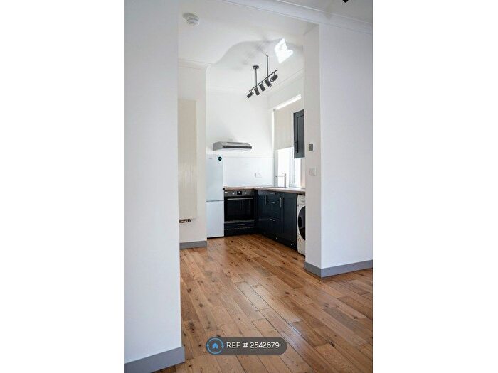 2 Bedroom Terraced House To Rent In Victoria Street, Dunfermline, KY12