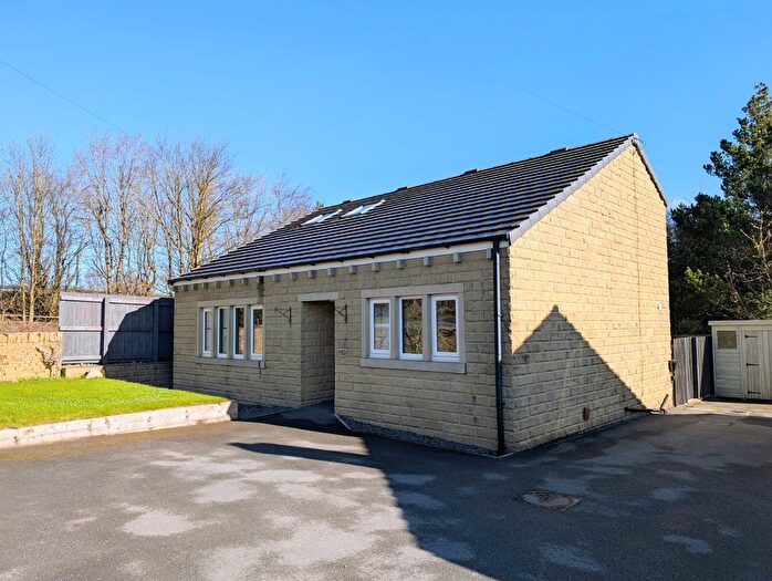 3 Bedroom Detached House To Rent In Laund Road, Huddersfield, West Yorkshire, HD3