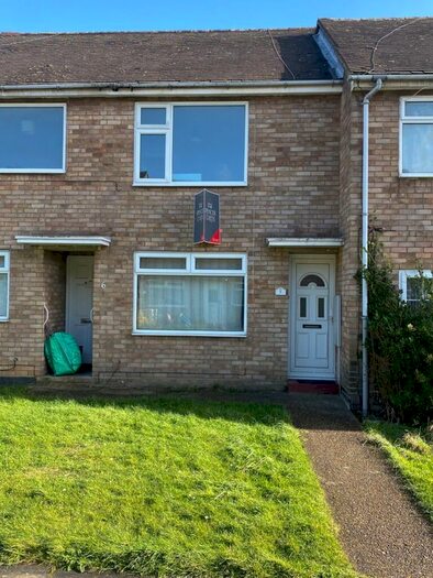 2 Bedroom Flat To Rent In Howell Close, Chadwell Heath, Essex, RM6