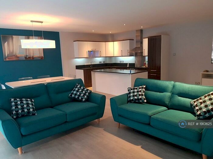 2 Bedroom Flat To Rent In Beetham Plaza, Liverpool, L2