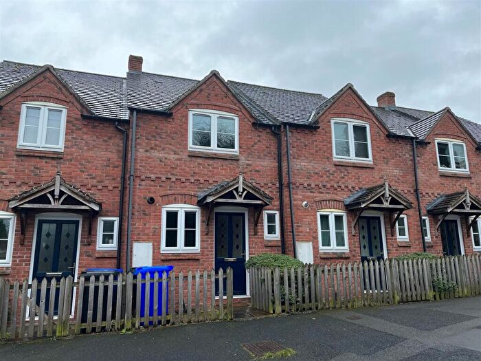 3 Bedroom Town House To Rent In Brough Road, Winshill, Burton Upon Trent, DE15
