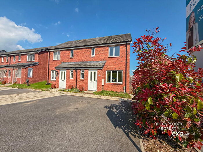 3 Bedroom Semi-Detached House For Sale In Drake Avenue, Ivybridge, Devon, PL21