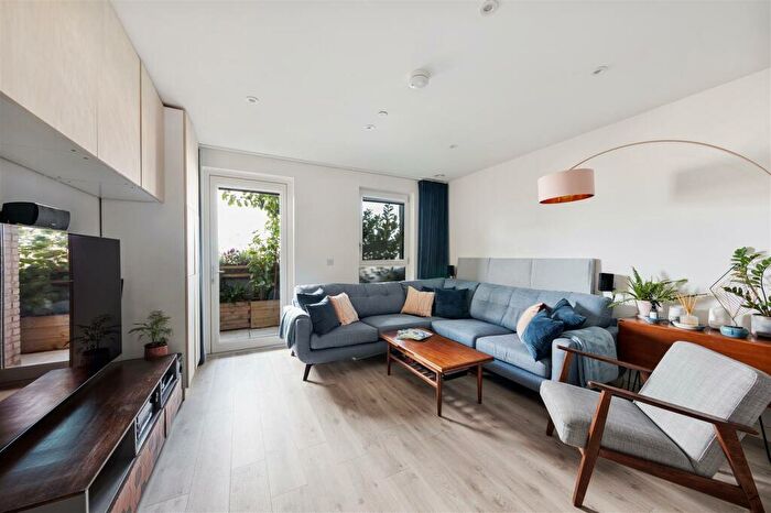 2 Bedroom Apartment For Sale In Shipbuilding Way, Upton Park, E13