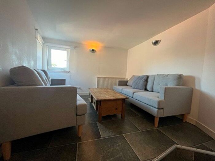 5 Bedroom Flat To Rent In Seagate, Dundee, DD1