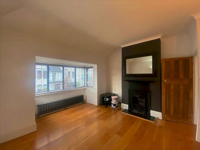 2 Bedroom Apartment To Rent In Leigh On Sea, SS9