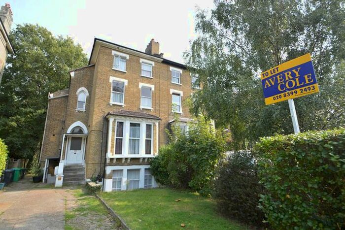 Studio To Rent In The Avenue, Berrylands, Surbiton, KT5